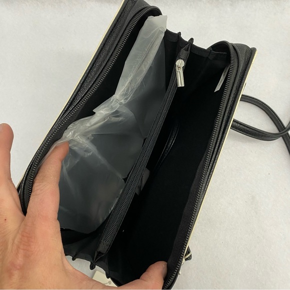 Charlie and The Chocolate Factory Novelty Purse Book Style - Picture 6 of 8